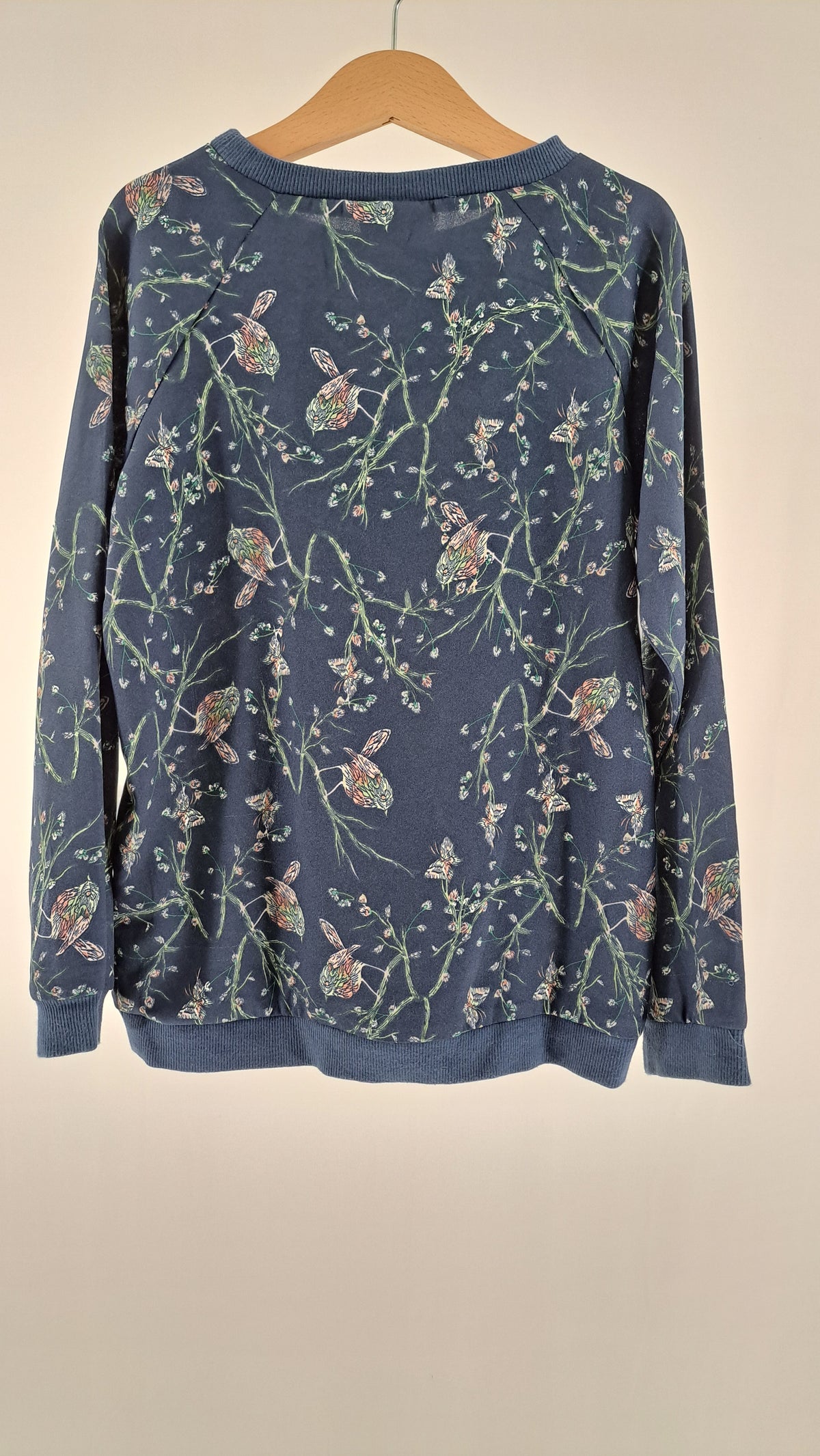 THE NEW • SWEATSHIRT • DARK BLUE BIRDS PRINT • SIZE 122