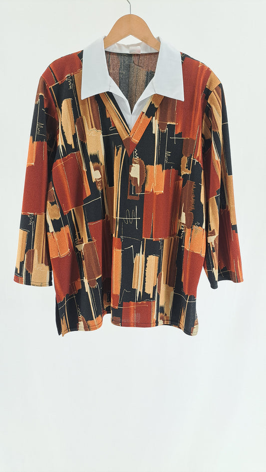 Mønstret vintage 80'er bluse i brændte farver med hvid krave set forfra