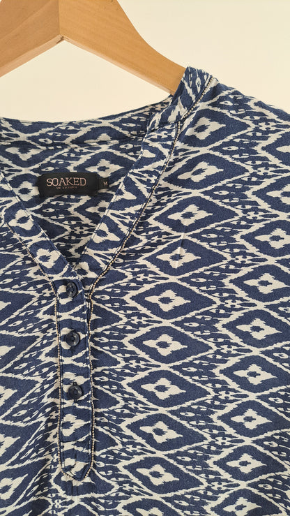 SOAKED IN LUXURY • BLUSE • NAVY IKAT • STR. M