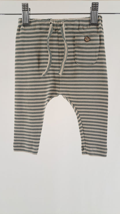 LIL' ATELIER • BUKSER • GRØN/CREME STRIBET • STR. 62