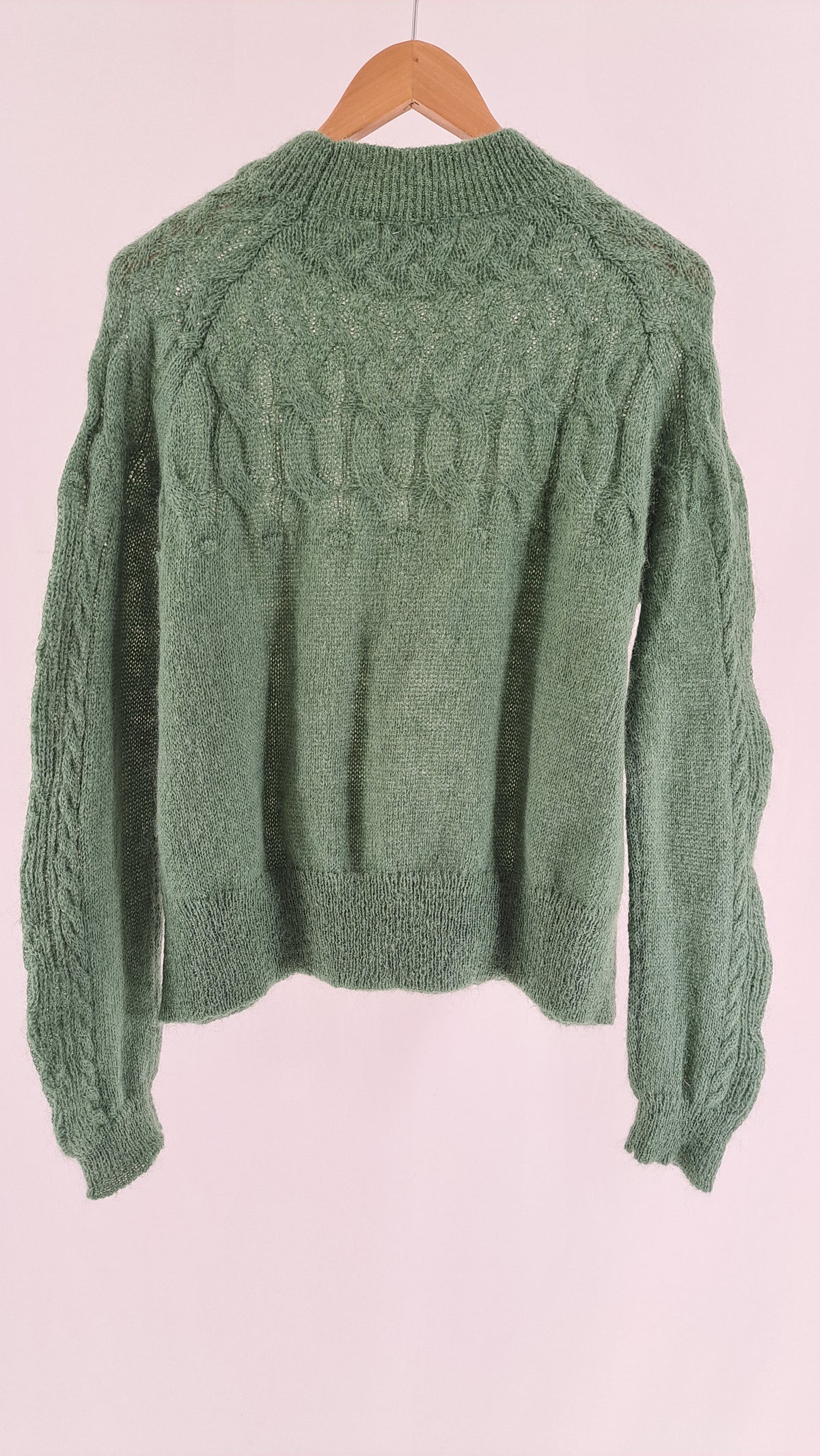DANEFÆ • SWEATER • SAGEGRØN FLETTESTRIK • STR. L