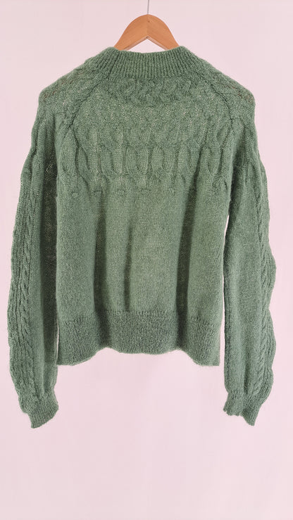DANEFÆ • SWEATER • SAGEGRØN FLETTESTRIK • STR. L