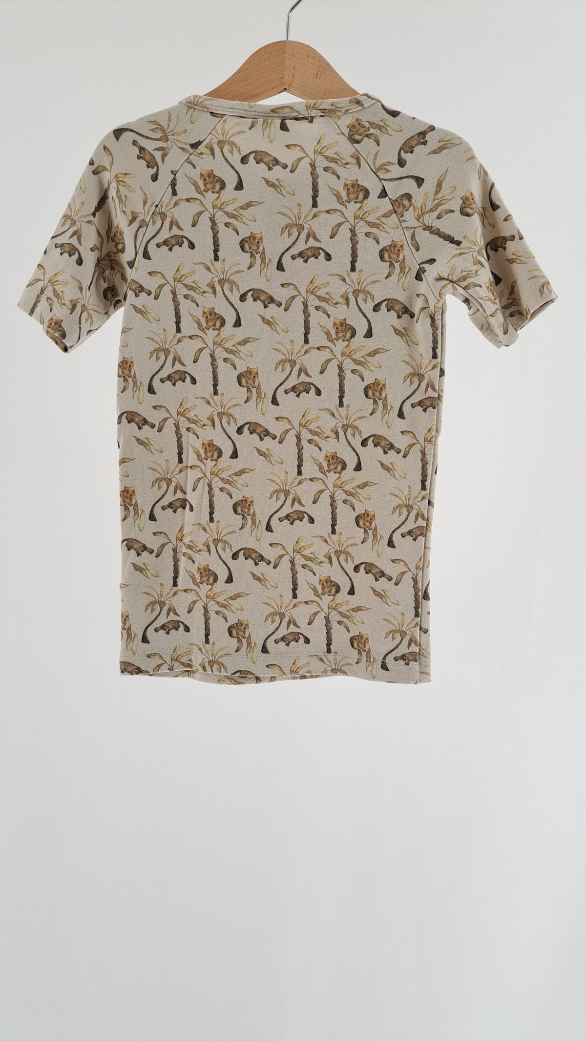 LIL' ATELIER • T-SHIRT • SAND TROPISK • STL. 122/128