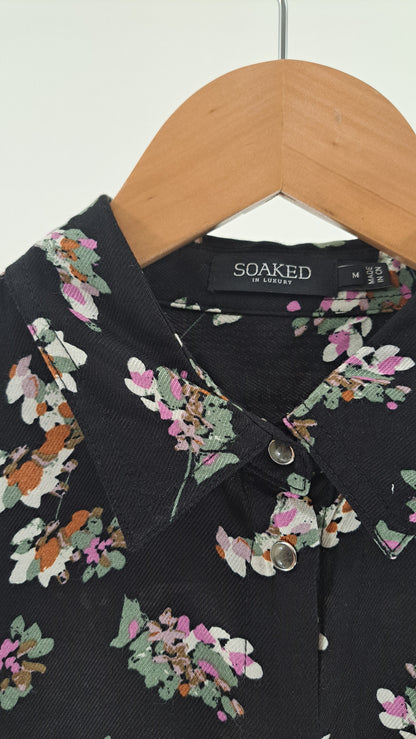 SOAKED IN LUXURY • BLUSE • SORT BLOMSTERPRINT • STR. S