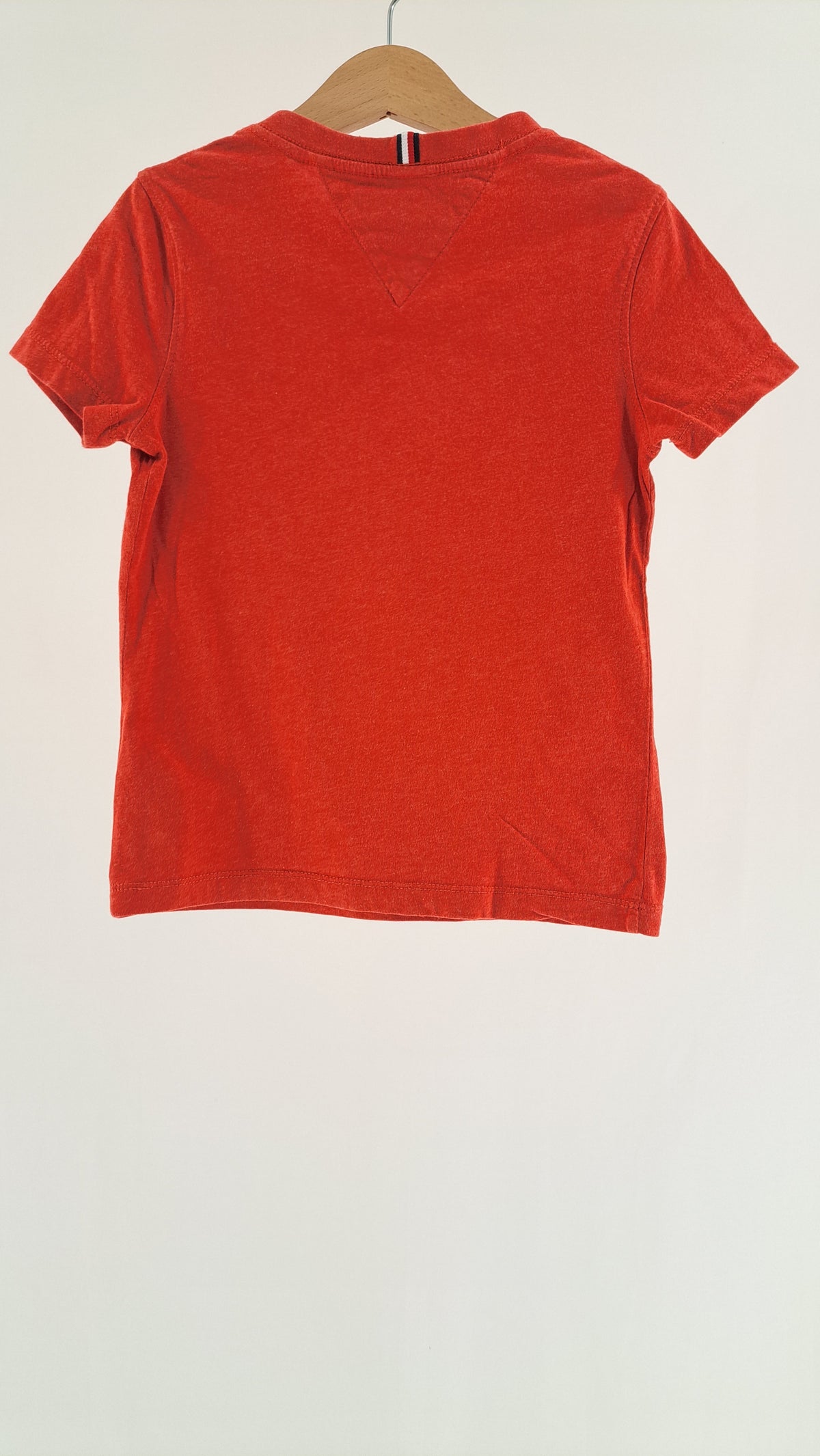 TOMMY HILFIGER • T-SHIRT • RØD • STR. 116
