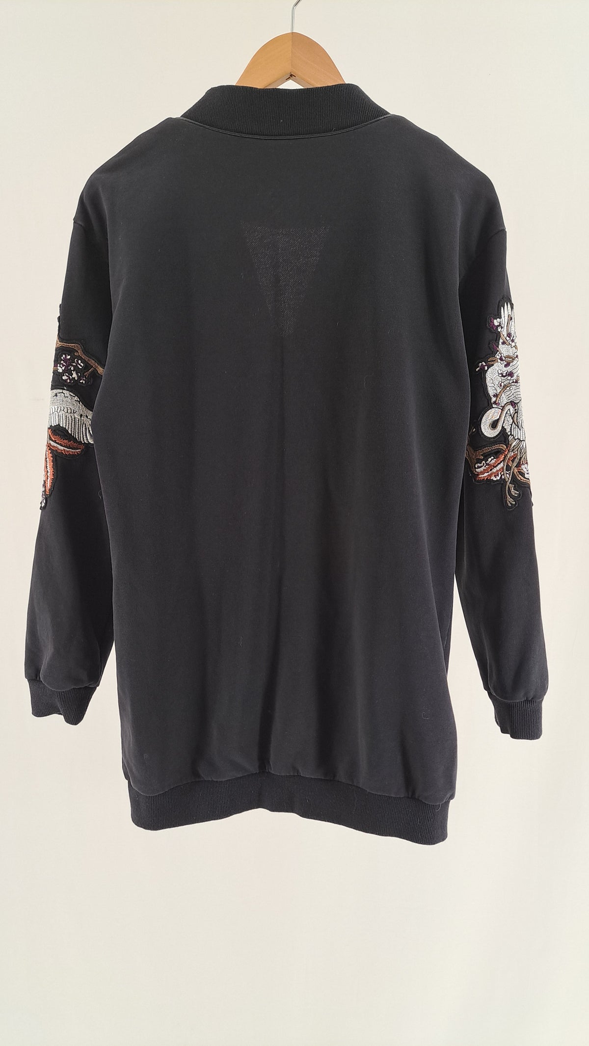 NÜ • CARDIGAN • SORT MED BRODERI • STR. M