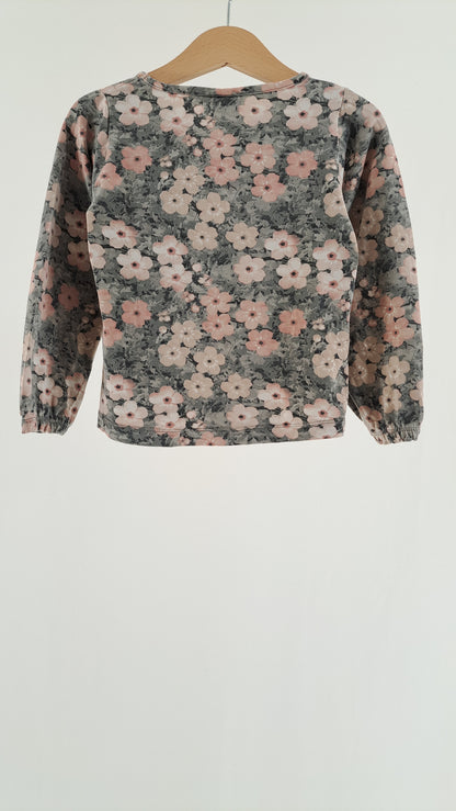 HUST & CLAIRE • BLUSE • GRÅGRØN BLOMSTRET • STR. 104