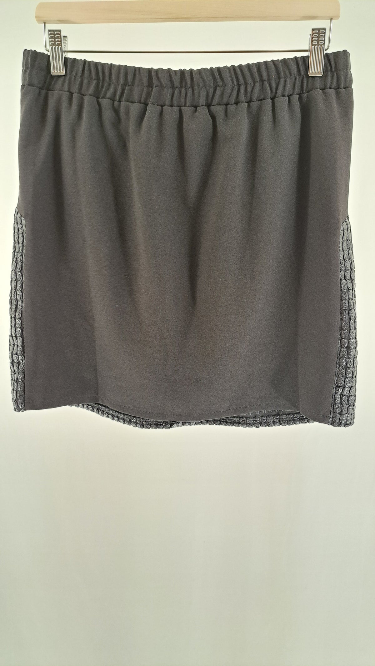 SOFIE SCHNOOR • SKIRT • ANTHRACITE WAFFLE TEXTURE • SIZE XL