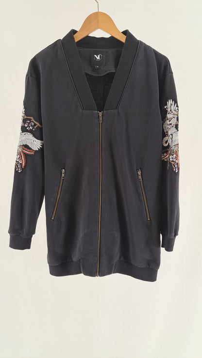 NÜ • CARDIGAN • SORT MED BRODERI • STR. M