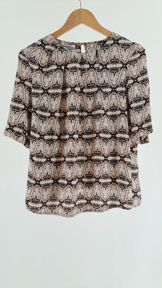 BAUM UND PFERDGARTEN • BLUSE • BEIGE/SORT MØNSTER • STR. M