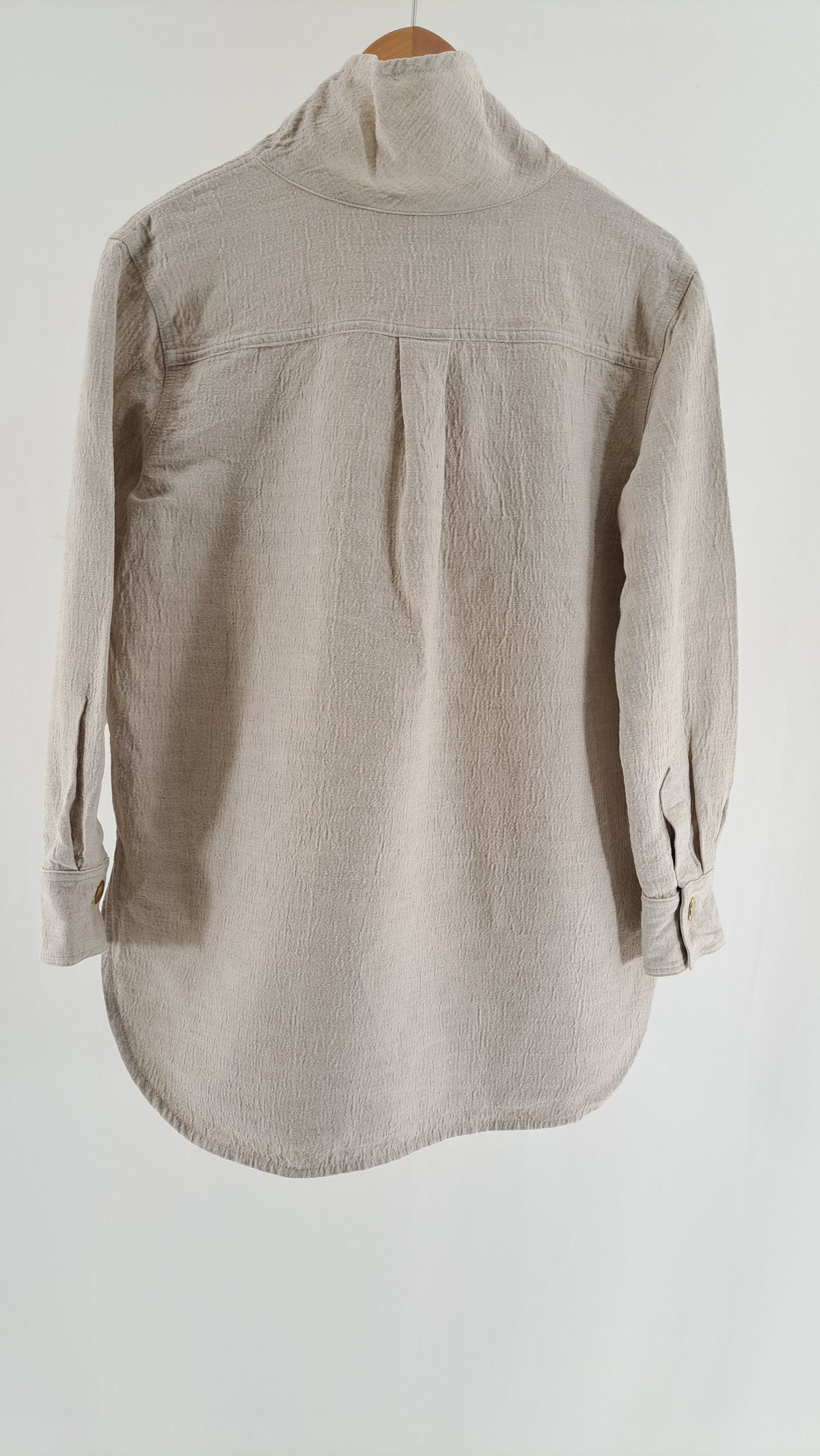 By Malene Birger beige tunikakjole med afrundet kant set bagfra