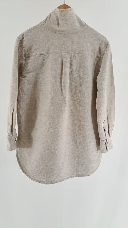 By Malene Birger beige tunikakjole med afrundet kant set bagfra