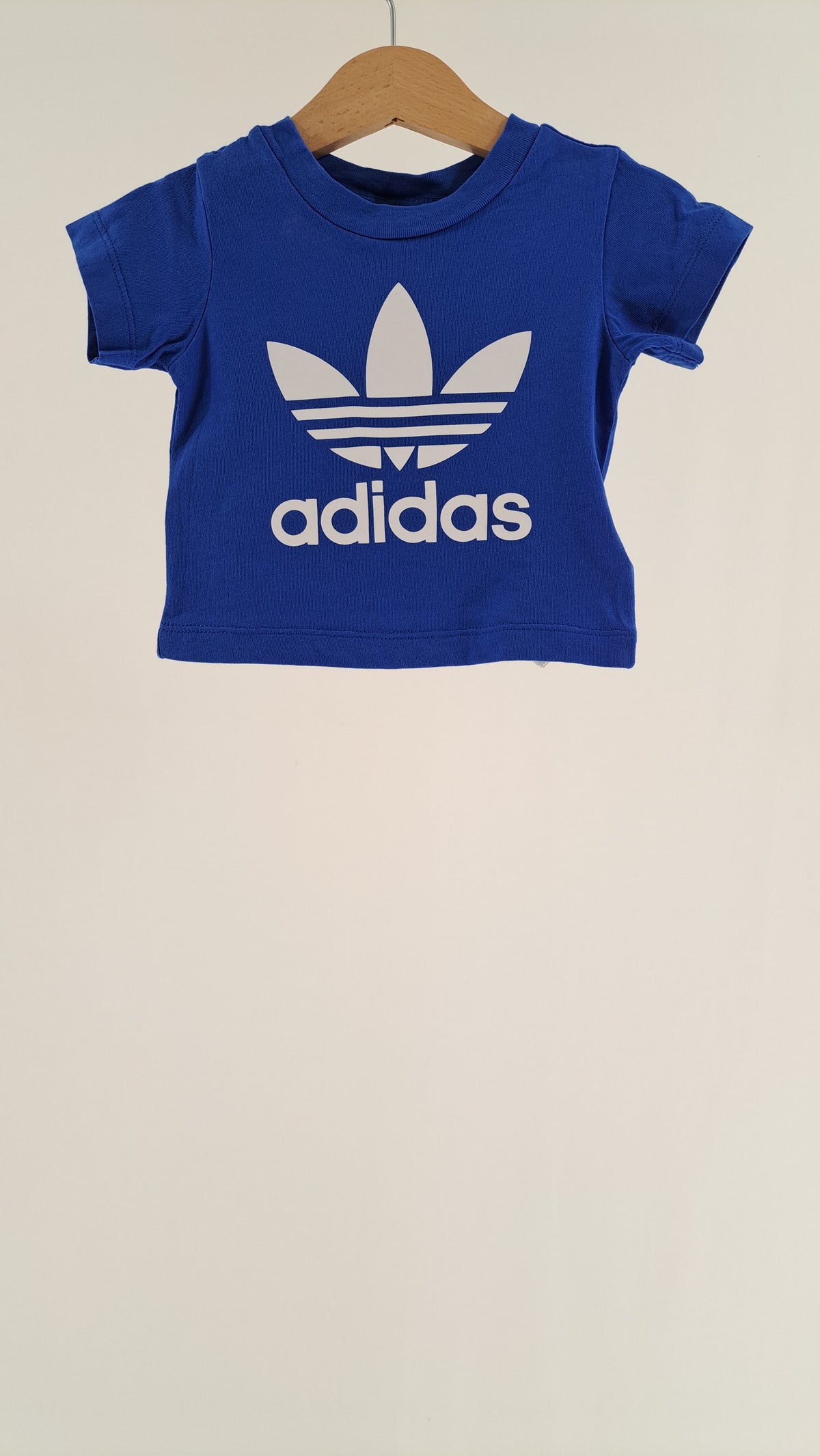 ADIDAS ORIGINALS • T-SHIRT • KUNGSBLÅ/VIT TREFOIL • STL. 68