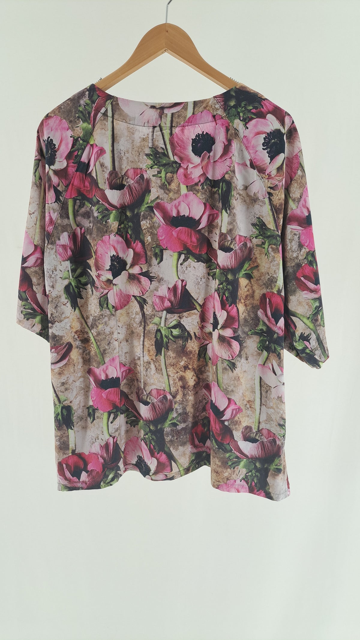 BITTE KAI RAND • T-SHIRT • BEIGE ROSA BLOMSTER • STR. L
