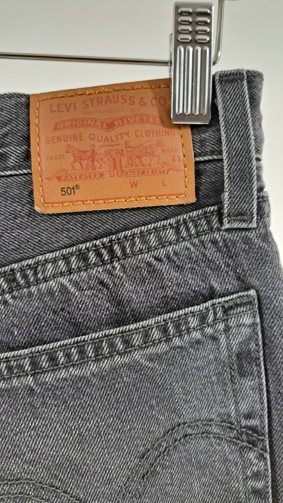 LEVI'S • JEANS • GREY STONEWASH • SIZE XS