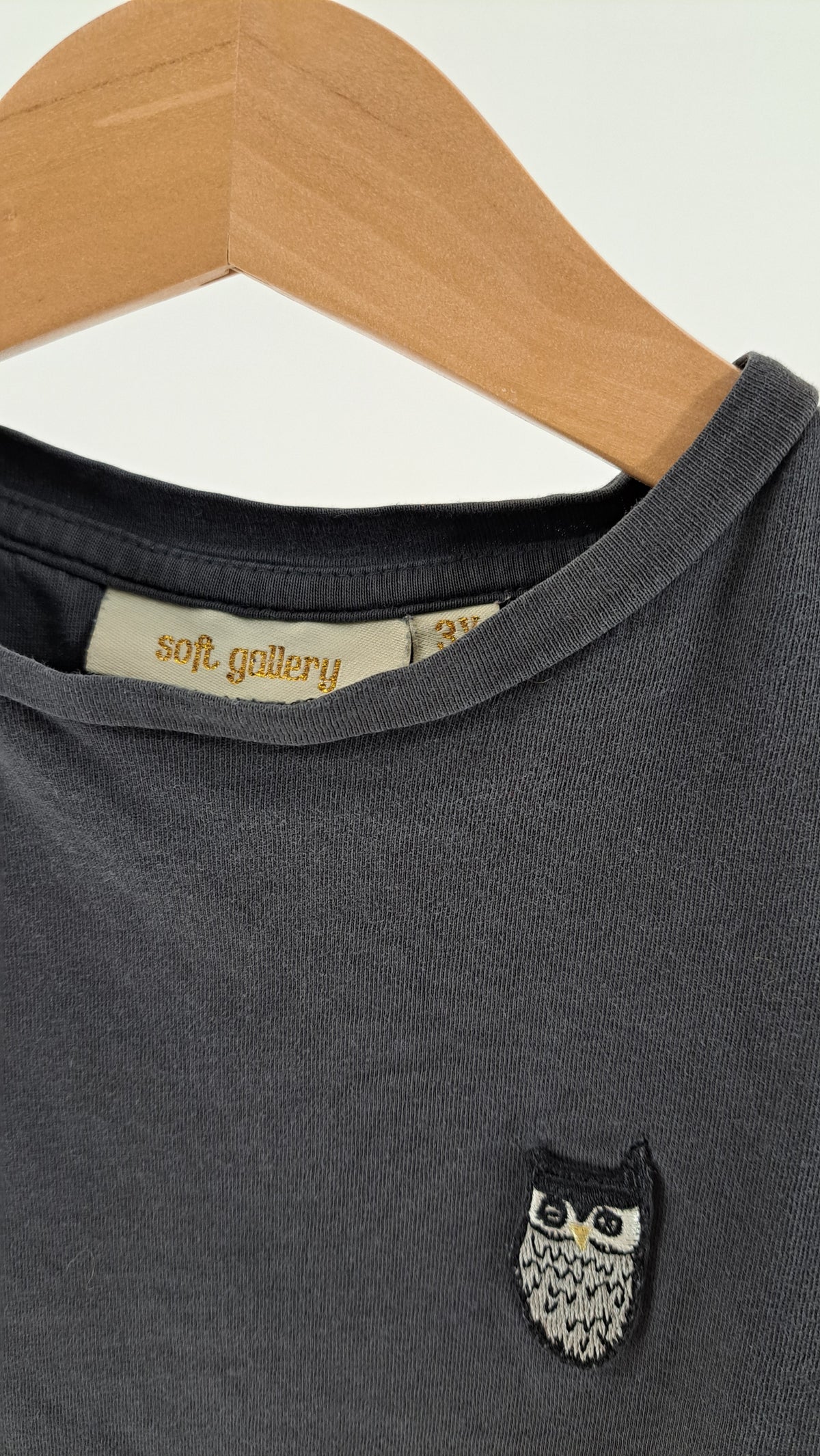 SOFT GALLERY • T-SHIRT • ANTRACITGRÅ UGGLA • STORL. 98