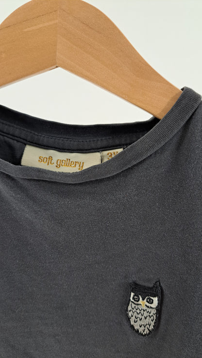 SOFT GALLERY • T-SHIRT • ANTRACITGRÅ UGGLA • STORL. 98