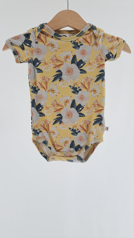 MÜSLI • BODY • FLORAL PRINT YELLOW/BLUE-GREY • SIZE 56
